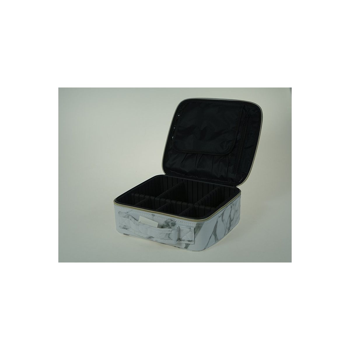 Kuferek walizka na kosmetyki, zapinany na zamek, z wyjmowanymi przegródkami w środku Adar (577992)